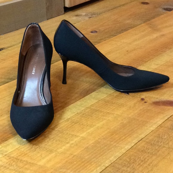 donald pliner black pumps